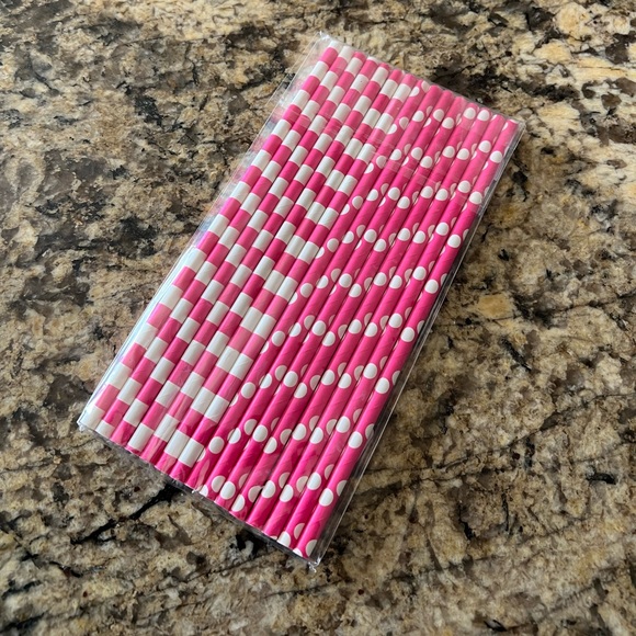 Valentine’s Day set of paper goods - Picture 6 of 6